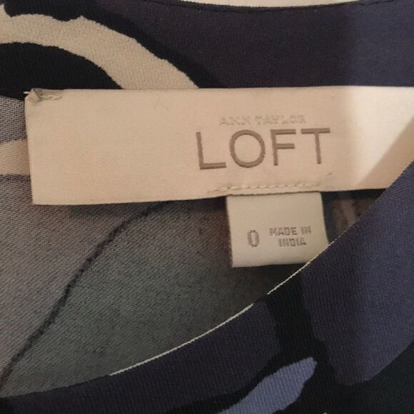 LOFT Paint Floral Flare Dress, size 0,
Poly/spandex, on-seam pockets - Picture 7 of 9